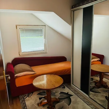 Apartman Kasa טוזלה
